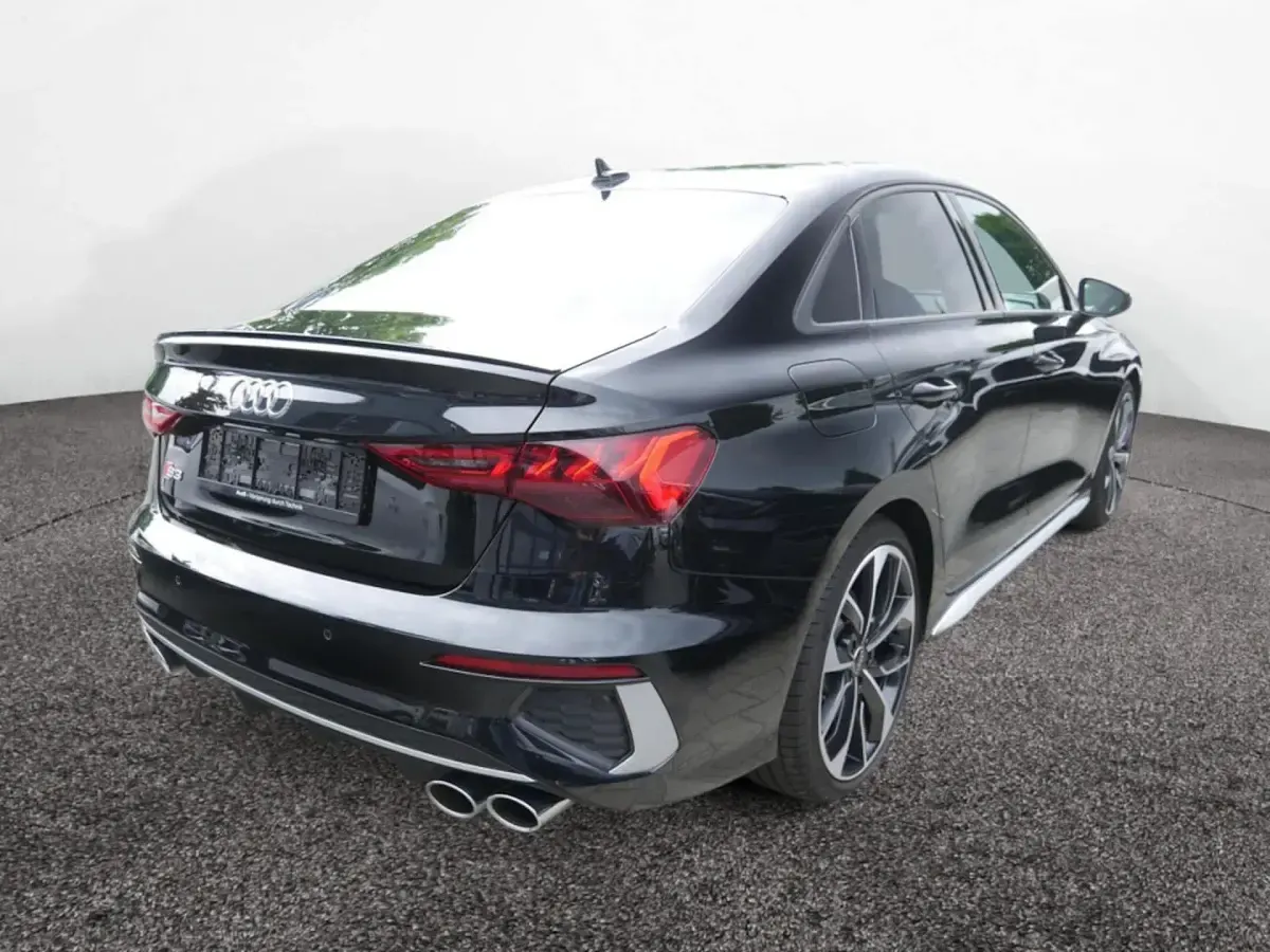 Gebraucht Audi S3 Sport 333 PS (244 kW) 2024 Schwarz Limousine