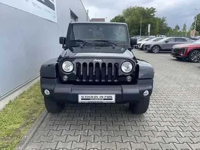 Used Jeep Wrangler Sahara 200 HP (147 kW) 2015 Black SUV