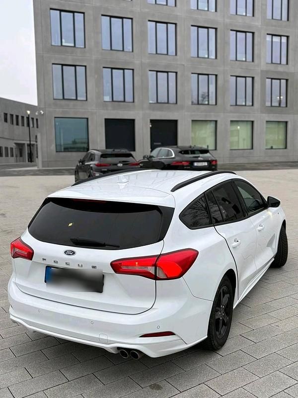 Gebraucht Ford Focus ST-Line 125 PS (91 kW) 2019 Weiß Kombi