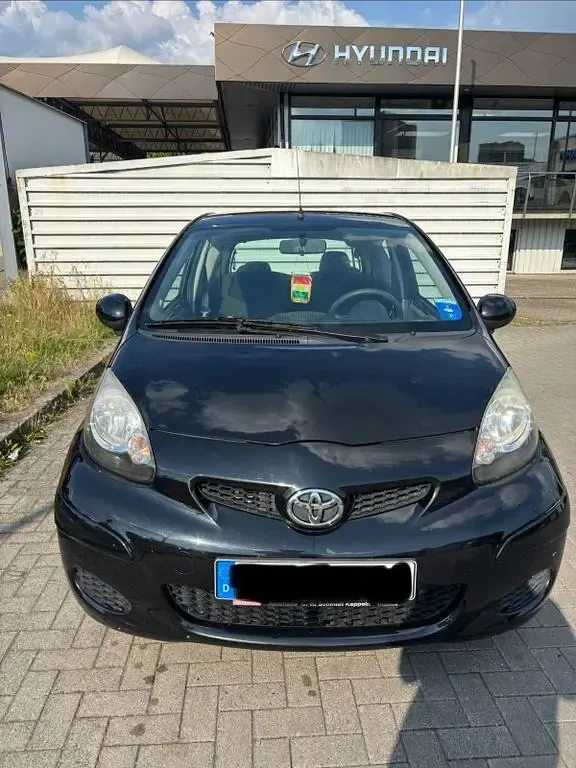 Gebraucht Toyota Aygo 68 PS (50 kW) 2009 Schwarz Kleinwagen