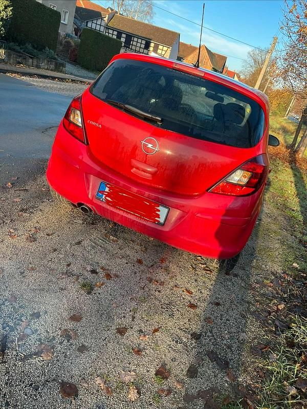 Gebraucht Opel Corsa Color Edition 87 PS (63 kW) 2010 Rot Kleinwagen