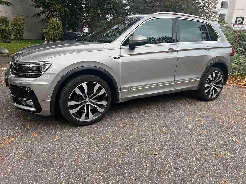 Grau Gebraucht 2019 VW Tiguan Highline SUV | 23.900 € (Superpreis) - Bild 1/4