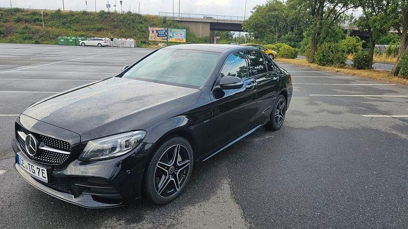 Schwarz Gebraucht 2019 Mercedes C300e AMG line Limousine | 30.900 € (Etwas zu teuer) - Bild 1/4