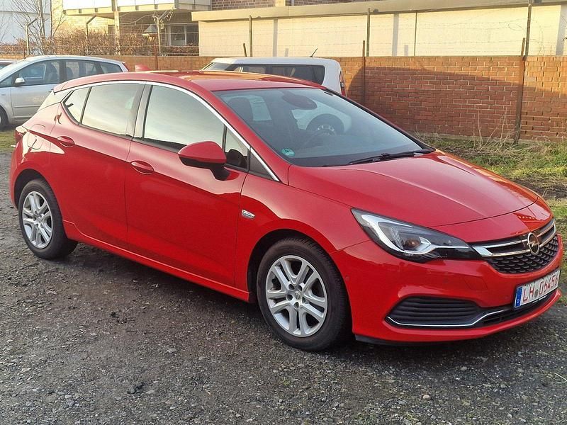 Gebraucht Opel Astra Innovation 150 PS (110 kW) 2018 Rot Limousine