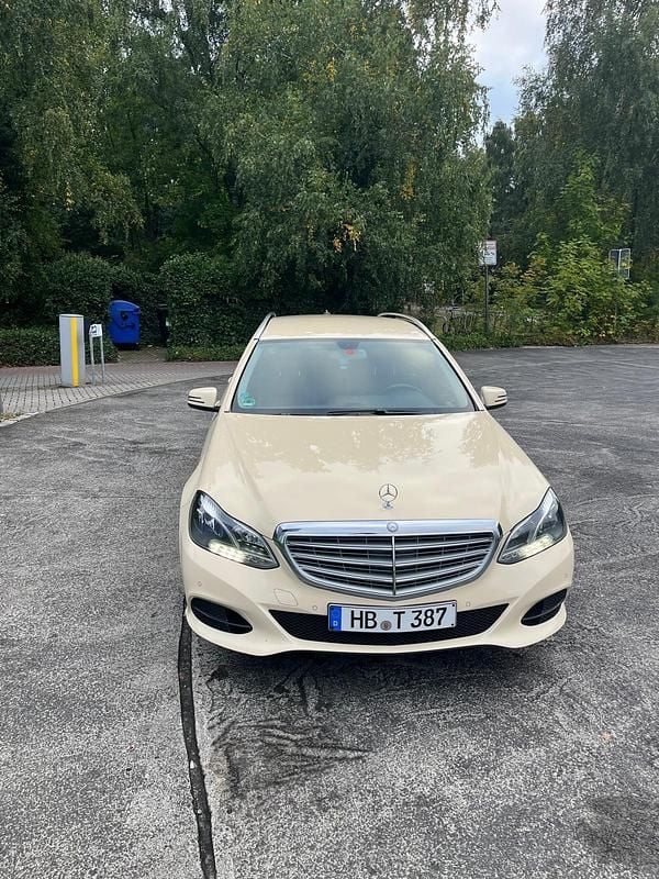 Andere farben Gebraucht 2016 Mercedes E200 Limousine | 4.500 € (Superpreis) - Bild 1/4