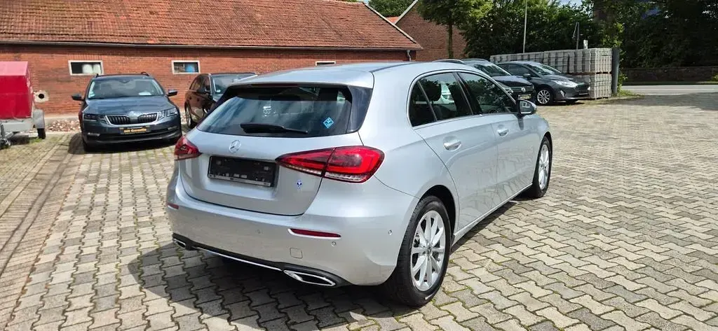 Gebraucht Mercedes A180 116 PS (85 kW) 2022 Silber Limousine