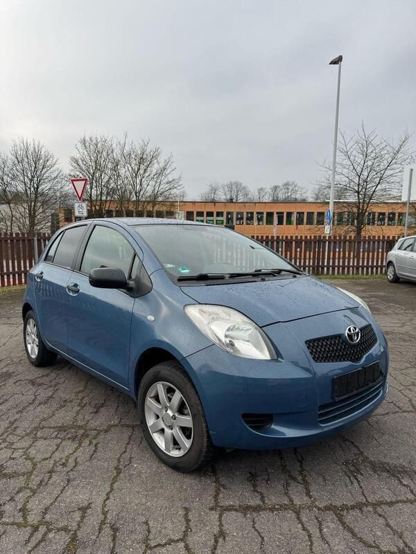 Blau Gebraucht 2006 Toyota Yaris Sol Limousine | 2.700 € (Fairer Preis) - Bild 1/4