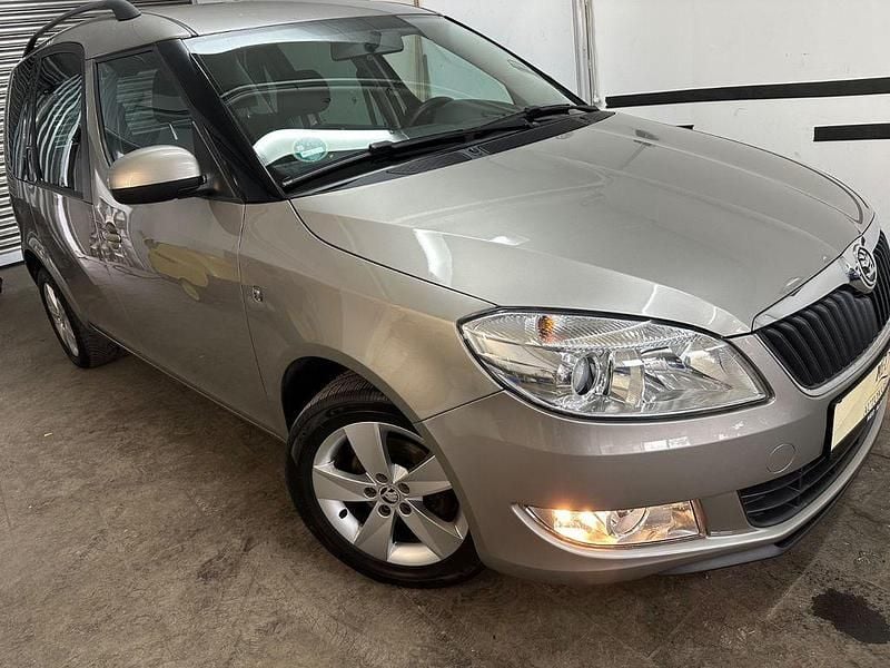 Beige Gebraucht 2015 Skoda Roomster Ambition Van / Kleinbus | 7.900 € (Etwas zu teuer) - Bild 1/4