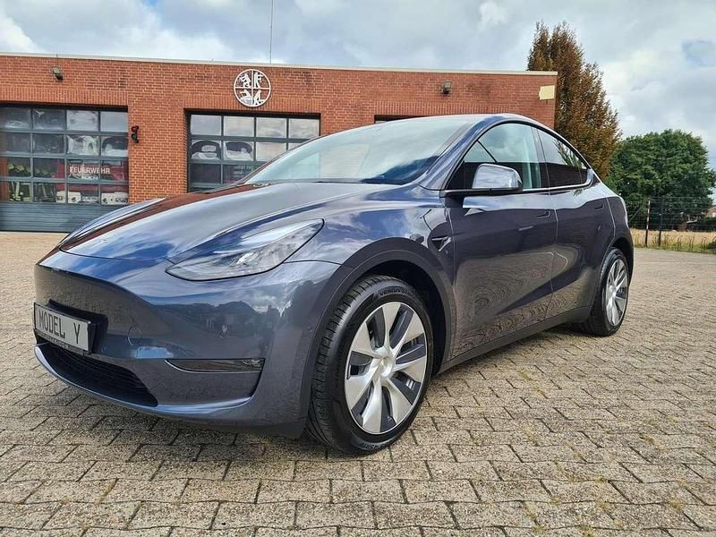Gebraucht Tesla Model Y Standard Range 219 kW (299 PS) 2023 Midnight silver SUV