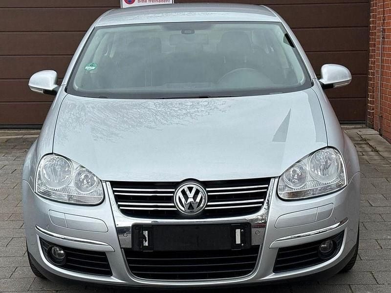 Gebraucht VW Jetta 105 PS (77 kW) 2010 Silber Limousine