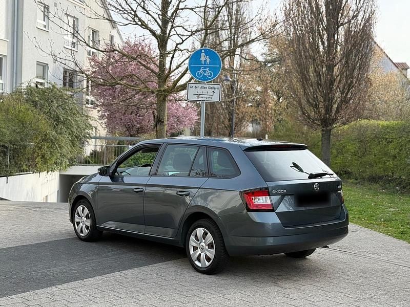 Gebraucht Skoda Fabia Ambition 75 PS (55 kW) 2015 Grau Kombi
