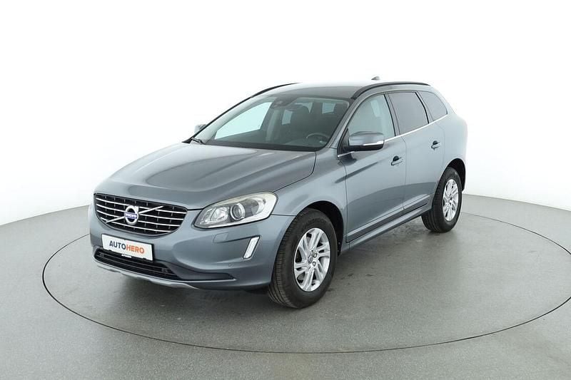 Grau Gebraucht 2017 Volvo XC60 Momentum SUV | 19.960 € (Guter Preis) - Bild 1/3
