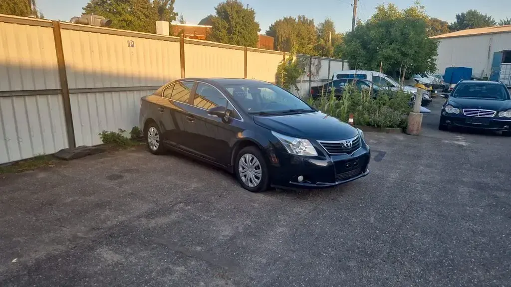 Gebraucht Toyota Avensis 132 PS (97 kW) 2010 Schwarz Limousine