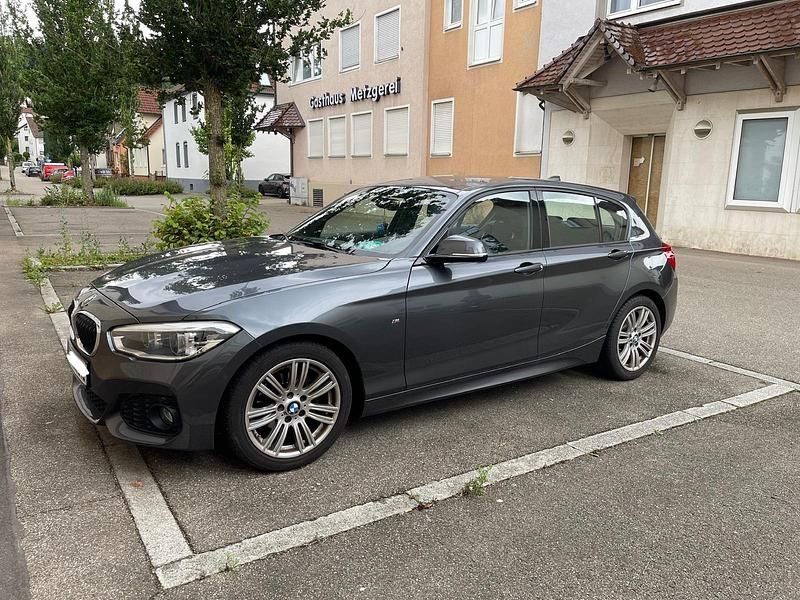 Grau Gebraucht 2016 BMW 118 M Sport Kleinwagen | 9.500 € (Superpreis) - Bild 1/4