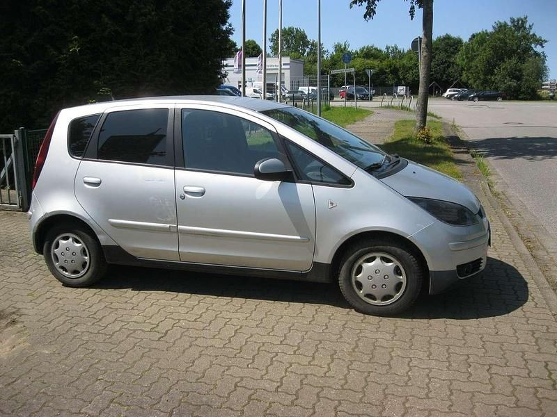 Gebraucht Mitsubishi Colt Invite 95 PS (69 kW) 2008 Silber Limousine