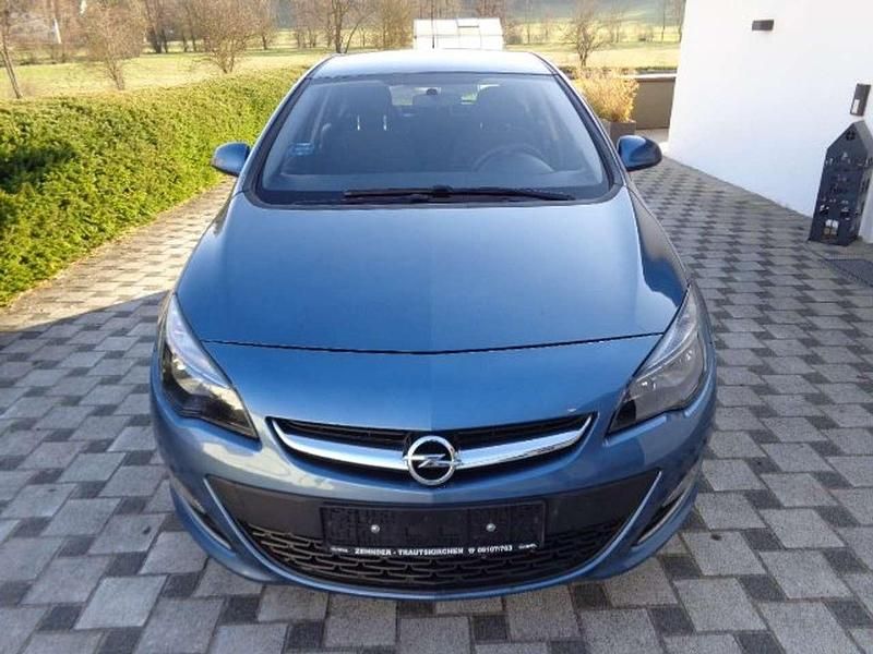 Gebraucht Opel Astra Selection 116 PS (85 kW) 2013 Azur blau (m2) Kleinwagen