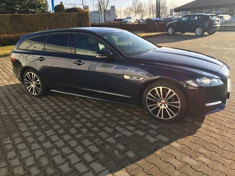 Gebraucht Jaguar XF Sportbrake 241 PS (177 kW) 2018 Dark sapphire Kombi