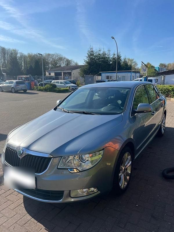 Gebraucht Skoda Superb 160 PS (117 kW) 2010 Grau Limousine