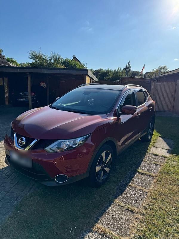 Rot Gebraucht 2015 Nissan Qashqai SUV | 8.499 € (Superpreis) - Bild 1/4