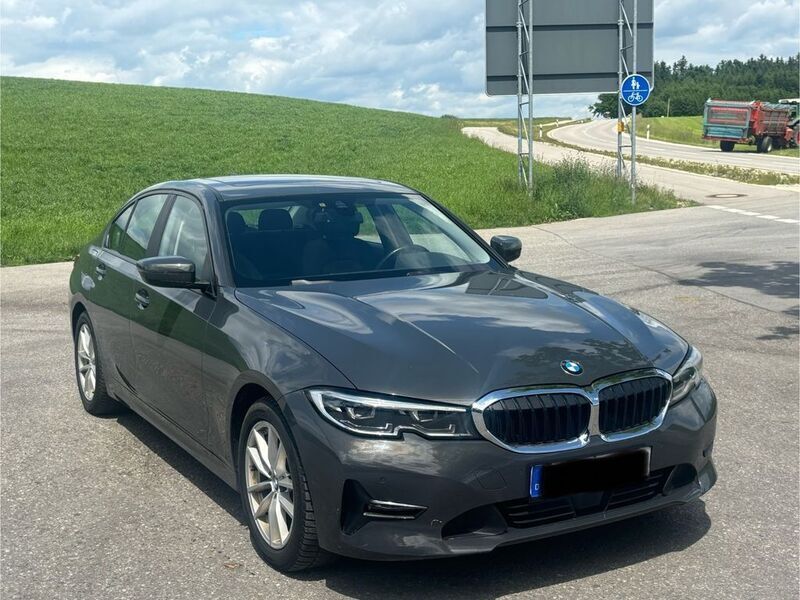 Grau Gebraucht 2021 BMW 320 Advantage Limousine | 19.500 € (Etwas zu teuer) - Bild 1/4