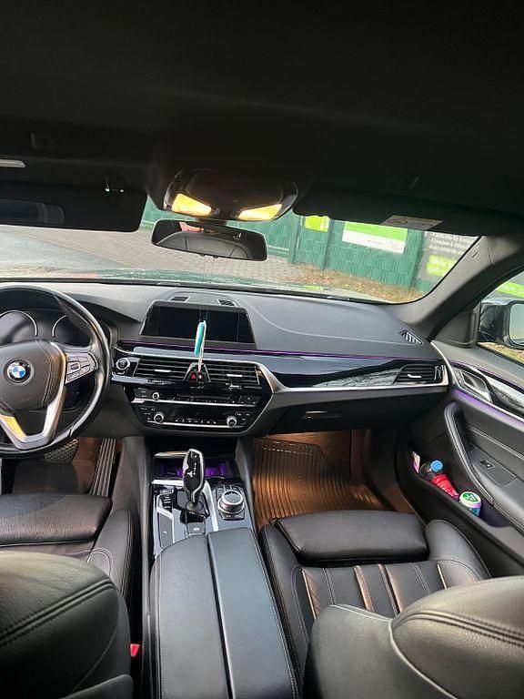 Gebraucht BMW 520 Sport Line 190 PS (139 kW) 2017 Schwarz Limousine