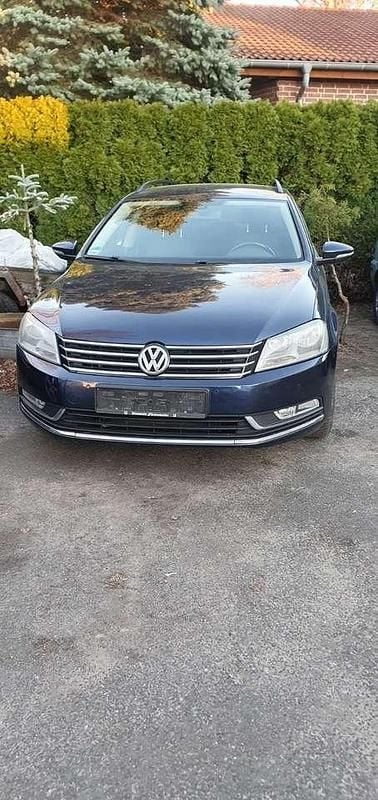 Usata VW Passat 122 CV (89 kW) 2013 Blu Station wagon
