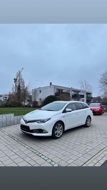 Gebraucht Toyota Auris Hybrid 99 PS (72 kW) 2015 Weiß Limousine