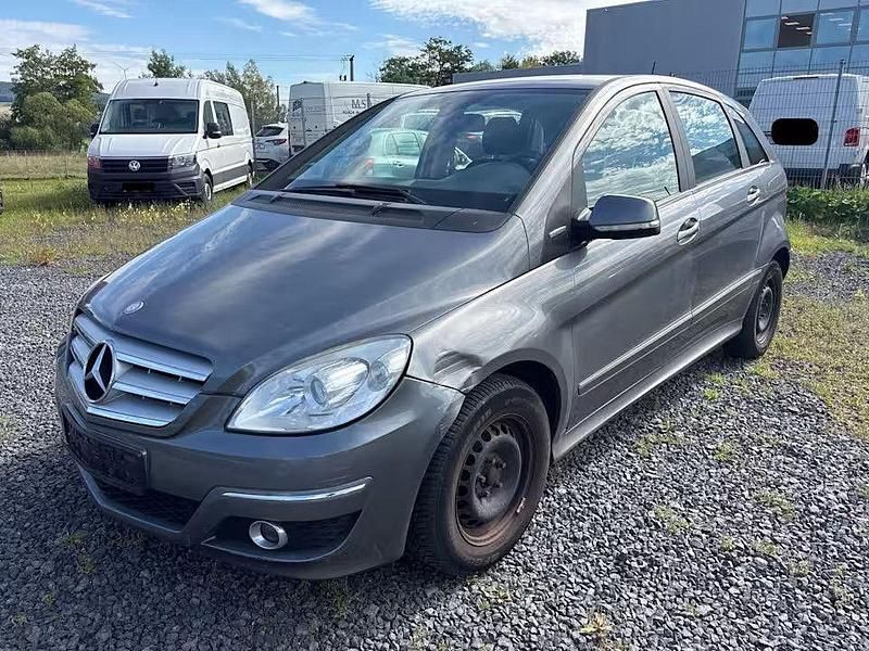 Grau Gebraucht 2011 Mercedes B160 Van / Kleinbus | 2.200 € - Bild 1/2