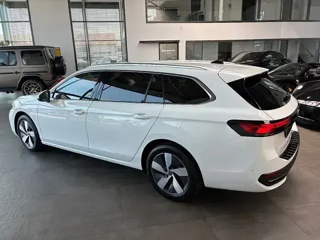 Gebraucht VW Passat Business 150 PS (110 kW) 2025 Weiß Kombi
