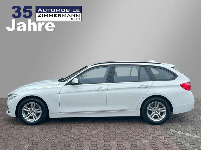 Weiß Gebraucht 2018 BMW 320 Advantage Kombi | 12.950 € (Fairer Preis) - Bild 1/4