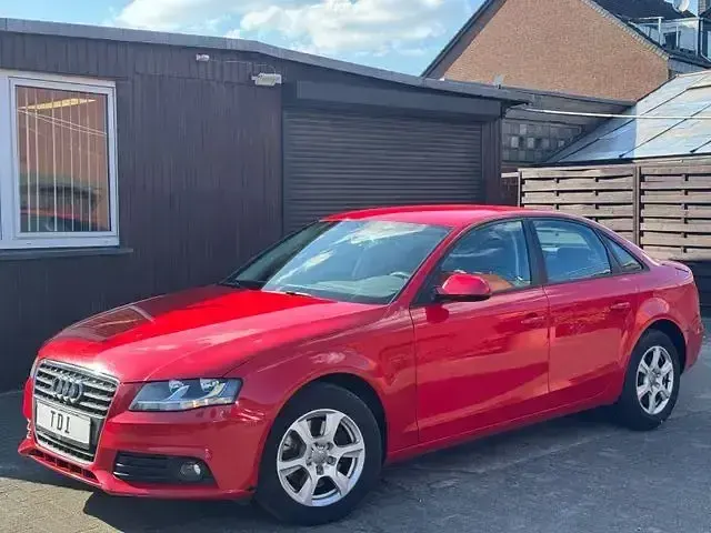 Second-hand Audi A4 Attraction 143 CP (105 kW) 2011 Roșu Berlinǎ