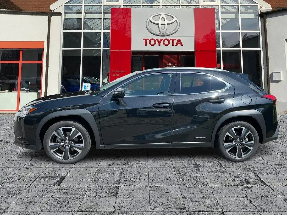 Gebraucht Lexus UX 250h 178 PS (130 kW) 2020 Graphite black SUV