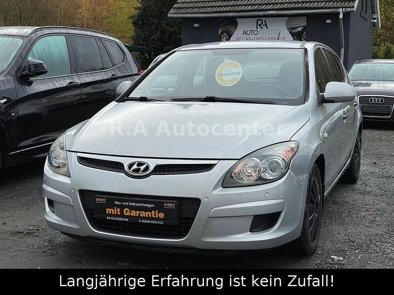 Silber Gebraucht 2010 Hyundai i30 Comfort Limousine | 3.800 € (Guter Preis) - Bild 1/4