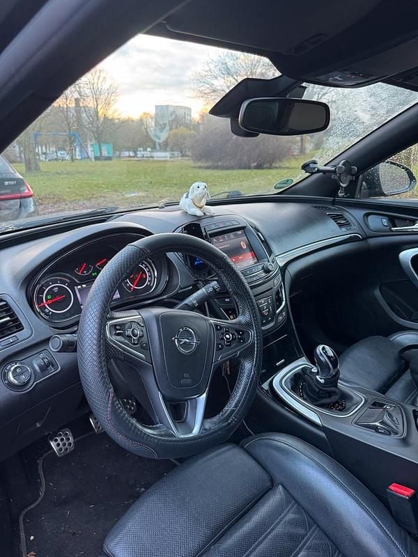 Gebraucht Opel Insignia 140 PS (102 kW) 2014 Schwarz Kombi