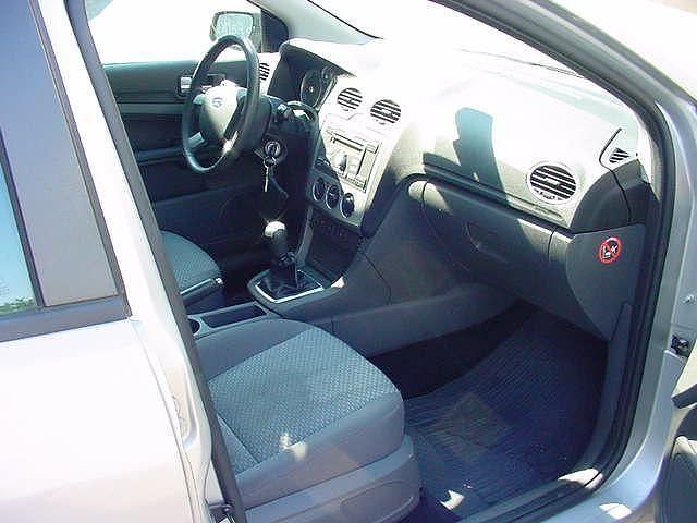 Second-hand Ford Focus Fun X 109 CP (80 kW) 2007 Argintiu Berlinǎ