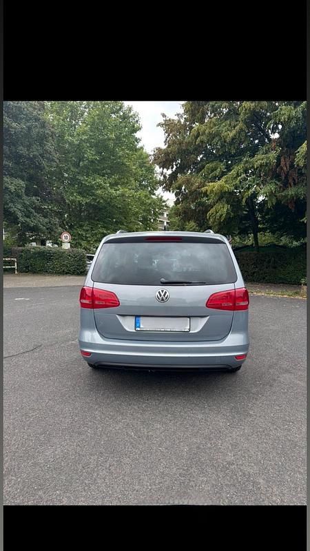 Grau Gebraucht 2014 VW Sharan Van / Kleinbus | 15.499 € - Bild 1/4
