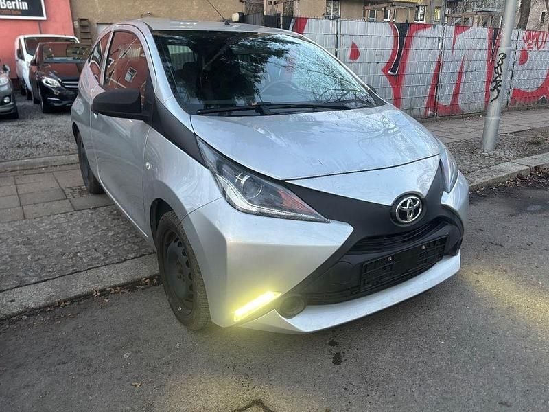 Silber Gebraucht 2015 Toyota Aygo Kleinwagen | 2.850 € (Guter Preis) - Bild 1/4