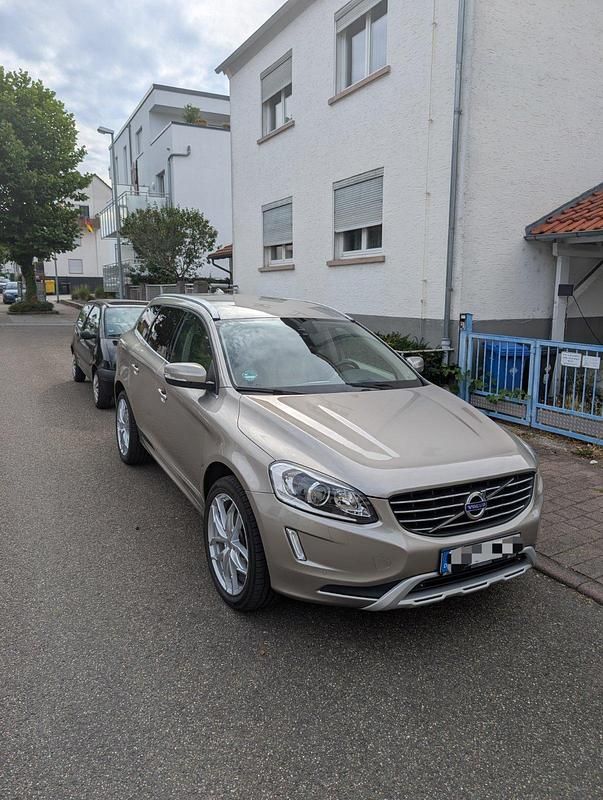 Beige Gebraucht 2015 Volvo XC60 Momentum SUV | 23.500 € (Etwas zu teuer) - Bild 1/4