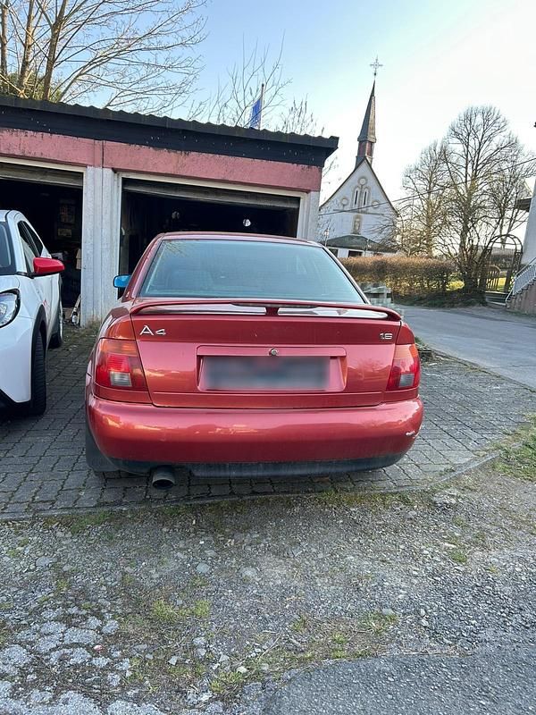Second-hand Audi A4 99 CP (72 kW) 1994 Roșu Berlinǎ