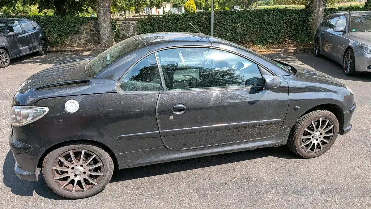 Gebraucht Peugeot 206 CC 109 PS (80 kW) 2004 Schwarz Cabrio