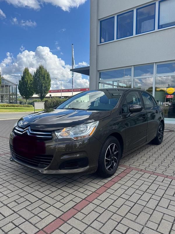 Braun Gebraucht 2013 Citroën C4 Attraction Limousine | 3.999 € (Fairer Preis) - Bild 1/4