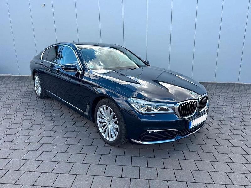 Gebraucht BMW 740 320 PS (235 kW) 2018 Blau Limousine