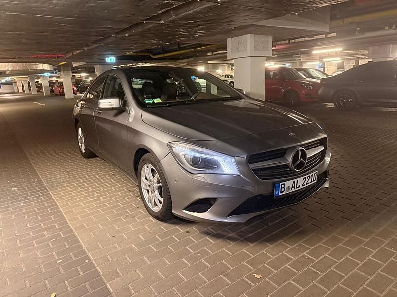 Grau Gebraucht 2013 Mercedes CLA220 Limousine | 12.999 € (Fairer Preis) - Bild 1/4