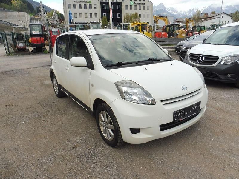 Gebraucht Daihatsu Sirion 91 PS (66 kW) 2010 Weiß Kleinwagen