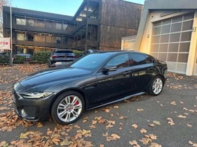 Gebraucht Jaguar XE R-Dynamic 300 PS (220 kW) 2020 Carpathian grey Limousine