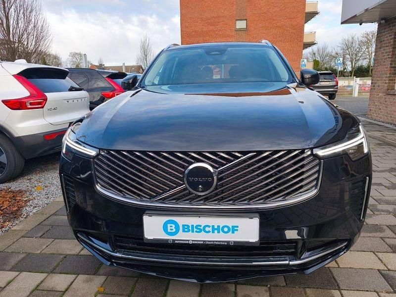 Second-hand Volvo XC90 Plus 250 CP (183 kW) 2025 Negru SUV