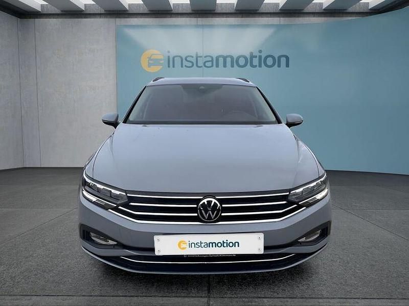 Gebraucht VW Passat 150 PS (110 kW) 2022 Grau Kombi