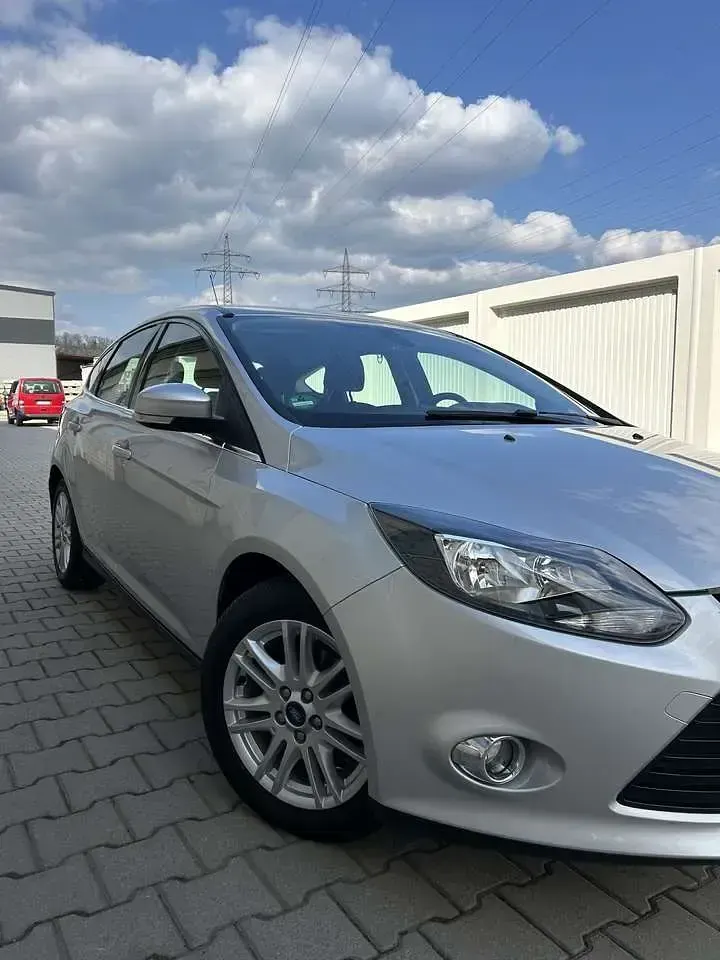 Gebraucht Ford Focus Trend 125 PS (91 kW) 2012 Limousine