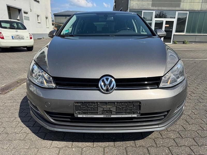 Grau Gebraucht 2015 VW Golf VII Cup Limousine | 7.490 € (Superpreis) - Bild 1/4