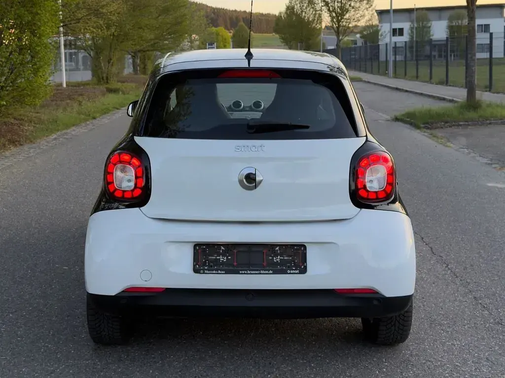 Używany Smart ForFour Prime 90 KM (66 kW) 2015 Biały Hatchback